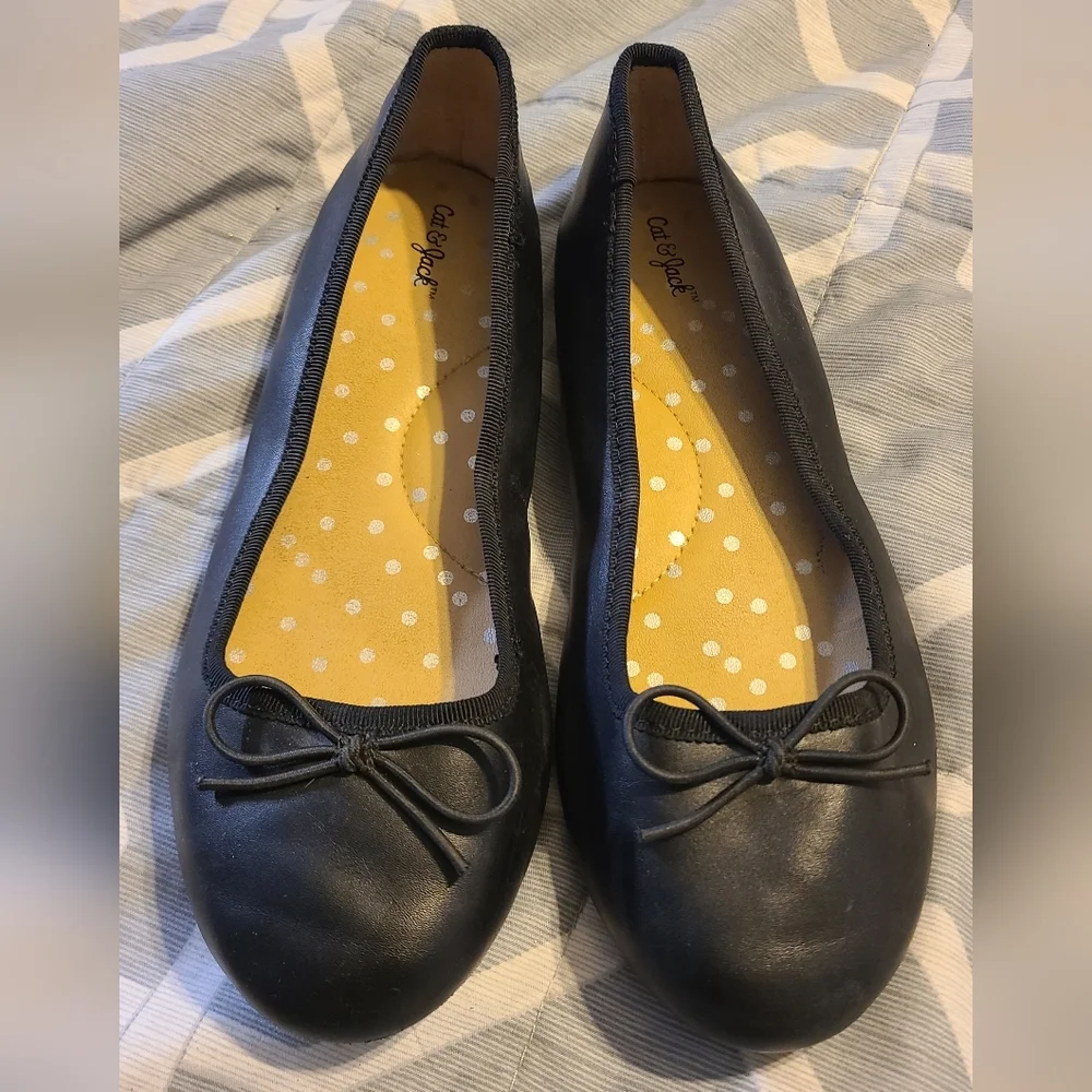 Cat & Jack black Mary Jane flats with bow, size 2,